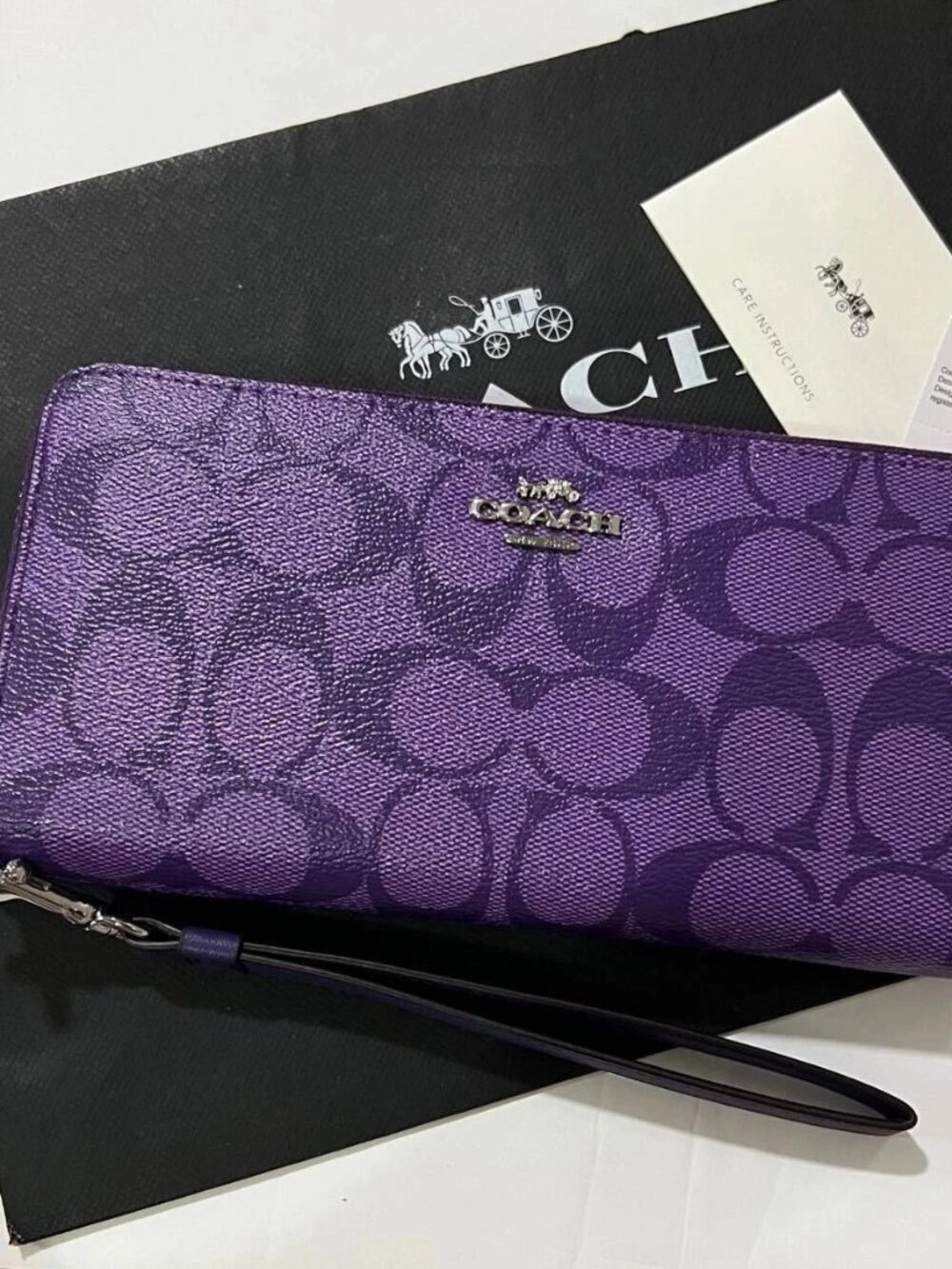 NEW COACH Long Round Zip Wallet with Strap Purple Signature C4452 outlet F/S